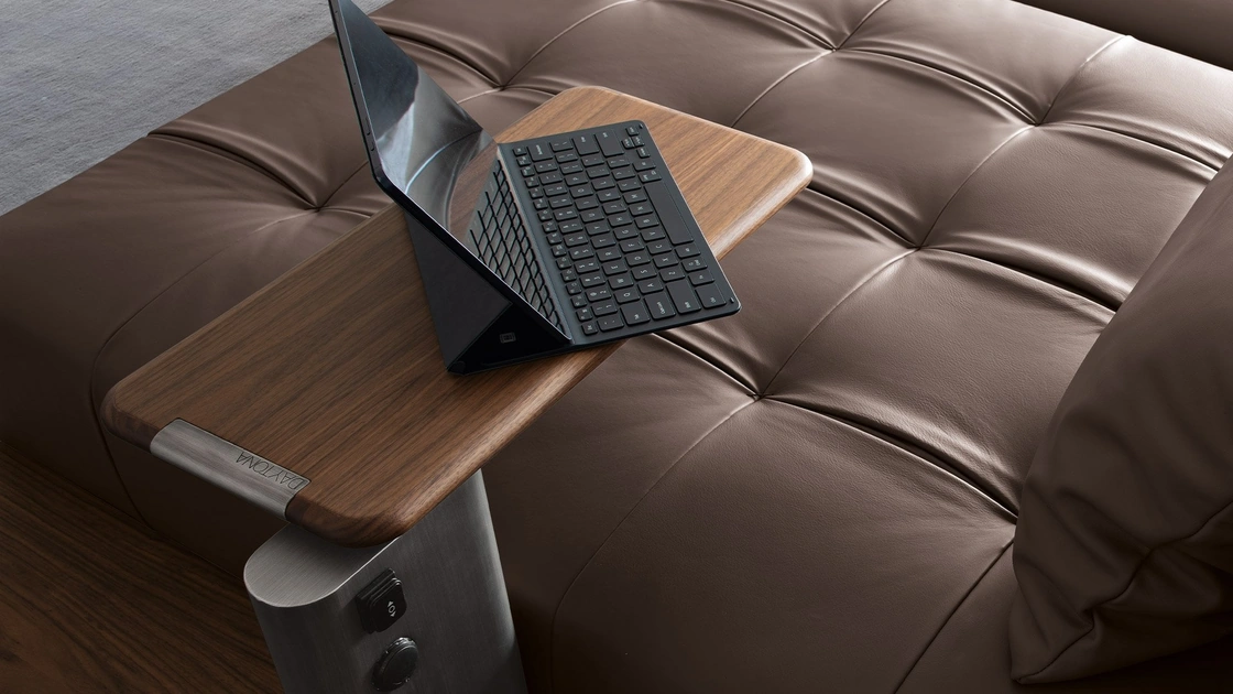 Tavolino Black Jack side table con top in noce canaletto di Daytona Home