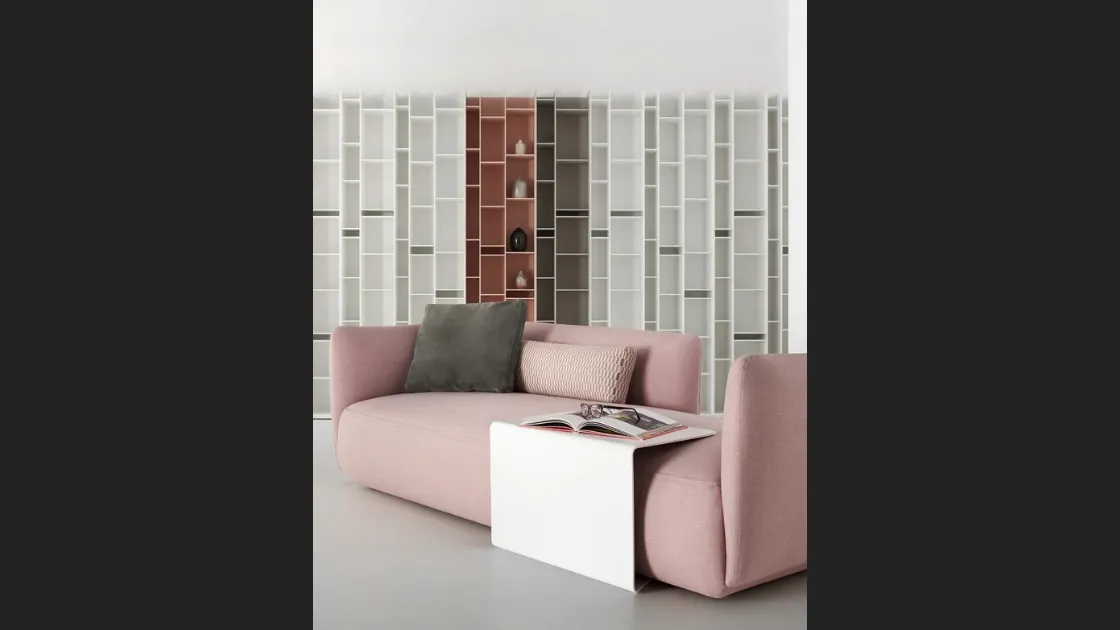 Tavolino Cosy realizzato in alluminio curvato di MDF Italia