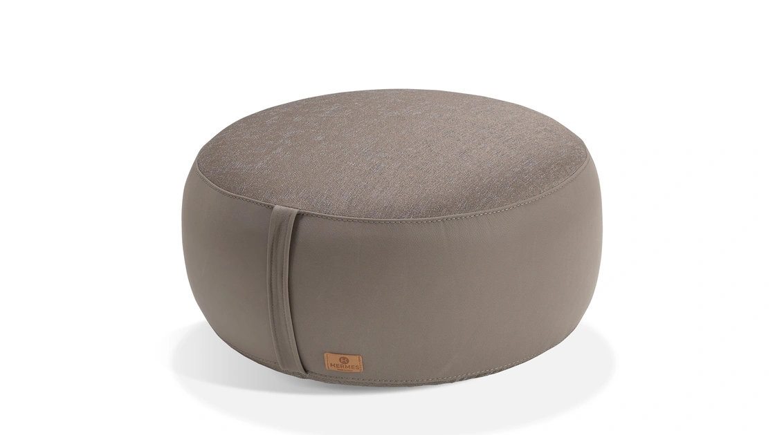 Pouf Goccia in tessuto e pelle di Kermes divani