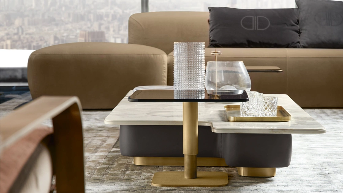 Tavolino Lipari in marmo, pelle e ottone di Daytona Home