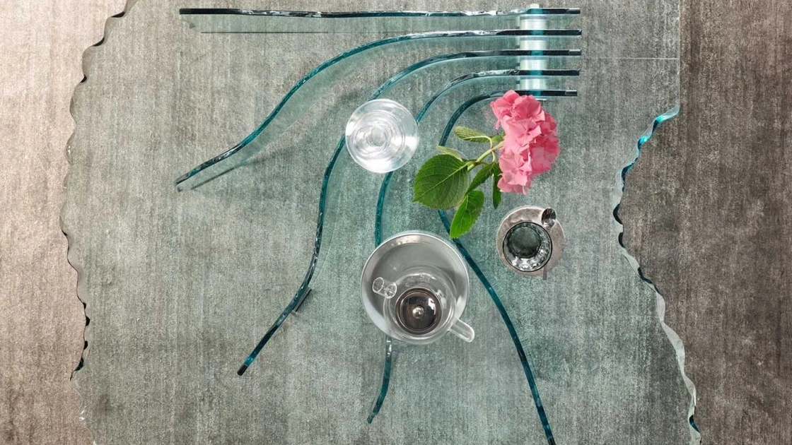 Tavolino Shell in vetro scolpito a mano di Fiam