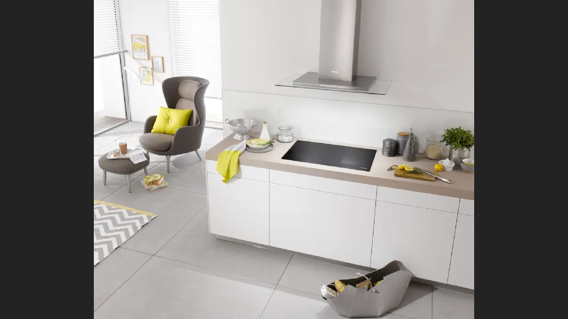 Cappa Aspirante DA 5798 W Next Step a parete con illuminazione Led di Miele