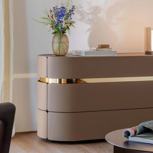 Comò Toshi rivestito in pelle di Flou