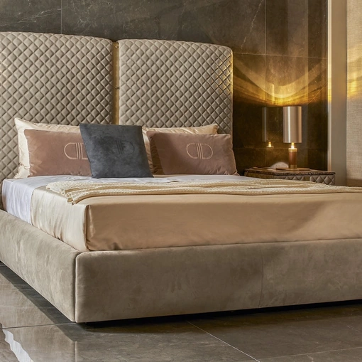 Letto con testiera in pelle trapuntata Alfred di Daytona Home