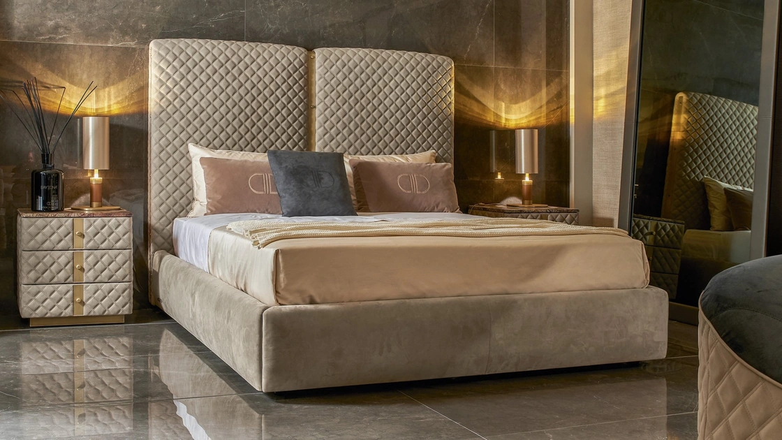 Letto con testiera in pelle trapuntata Alfred di Daytona Home