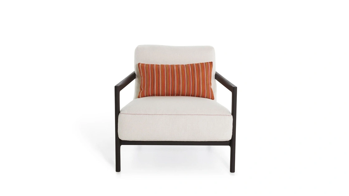 Poltroncina in tessuto e legno Everyday Life Narrow Armchair di De Padova