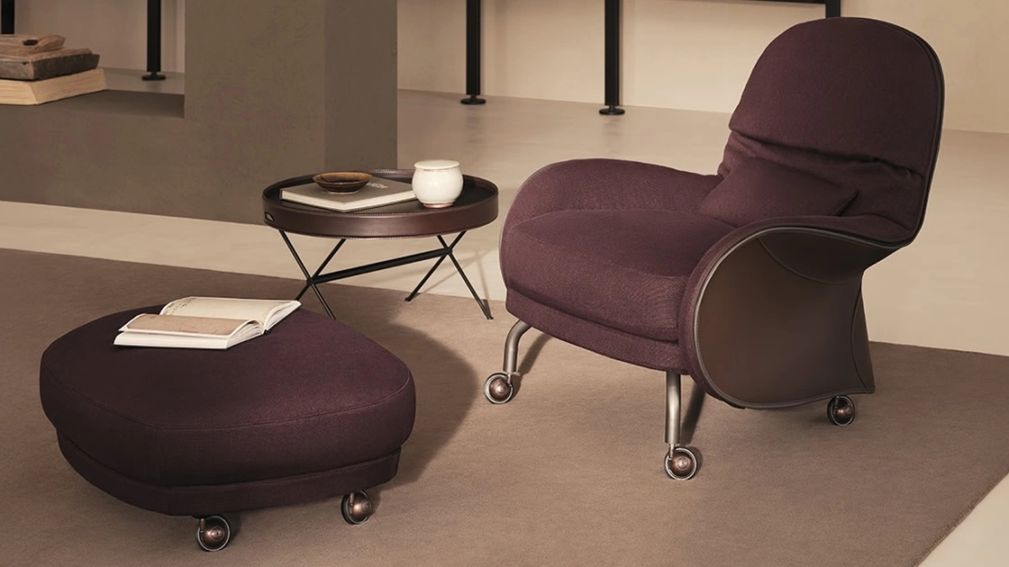 Poltrona in tessuto con retro in cuoio Louisiana di De Padova