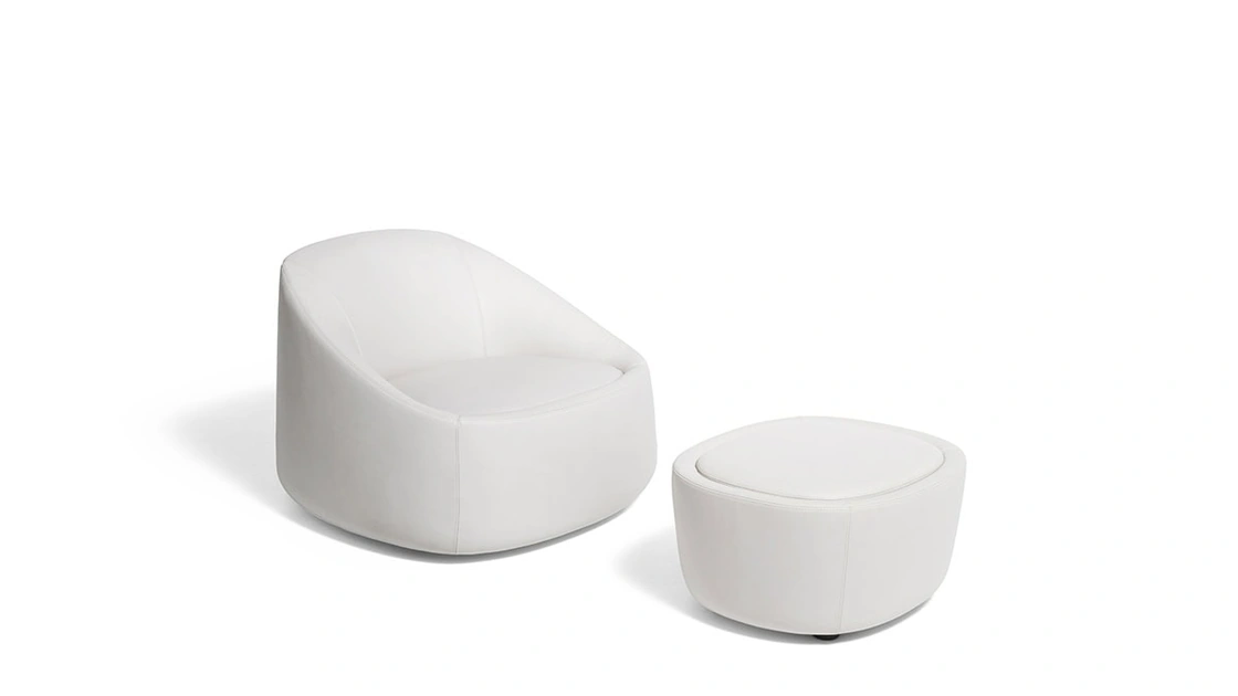 Poltroncina in pelle Ripamonti di De Padova