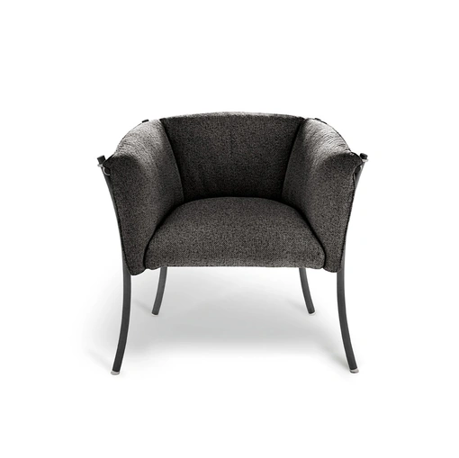 Poltroncina in tessuto Smeralda di De Padova