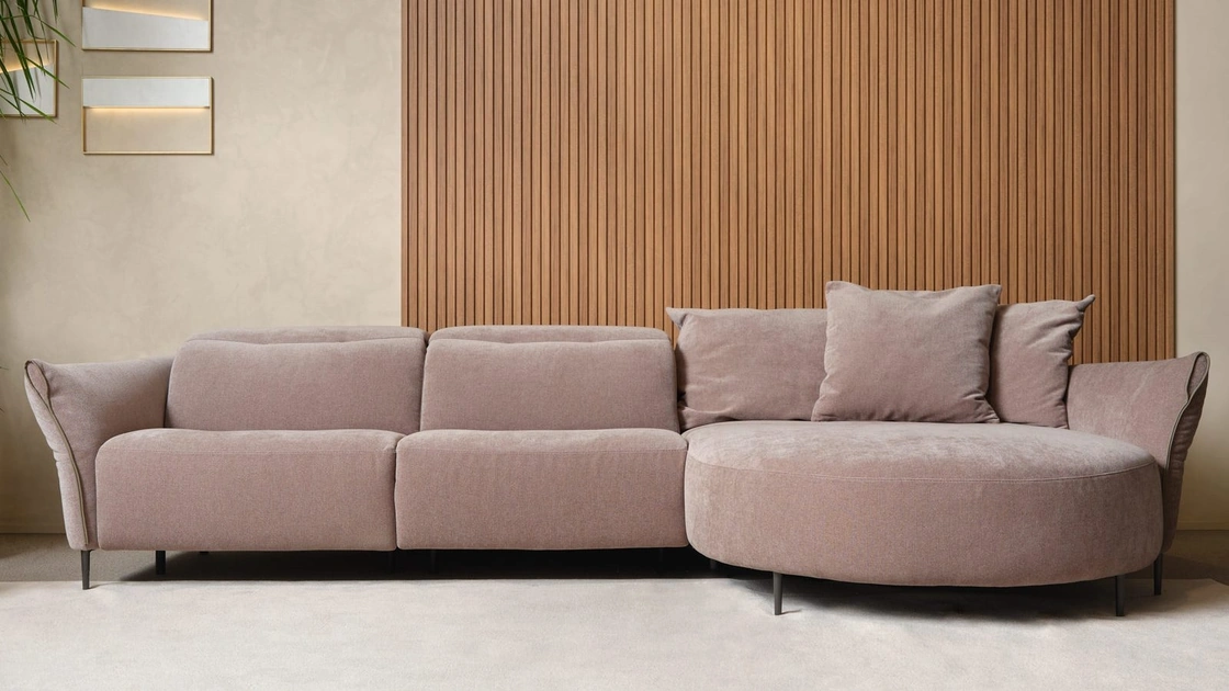 Divano relax con penisola Bosè di Franco Ferri