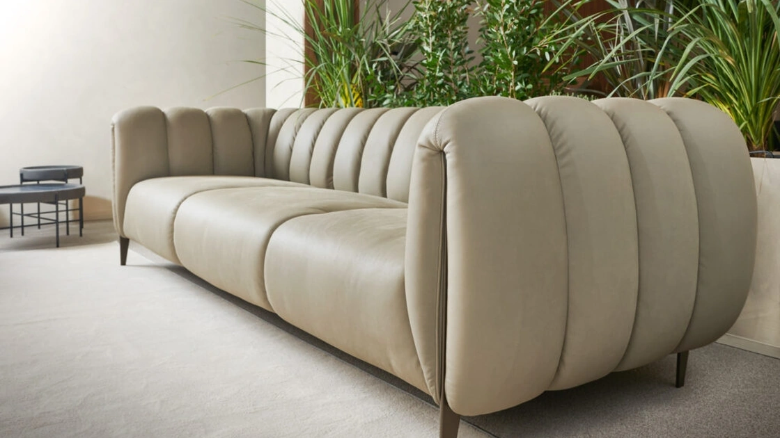 Divano lineare Brando di Franco Ferri