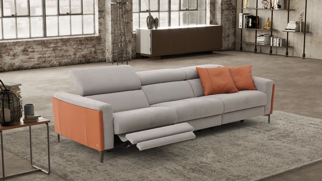 Divano relax lineare in microfibra con particolari in pelle con colore in contrasto Gerard di Kermes divani