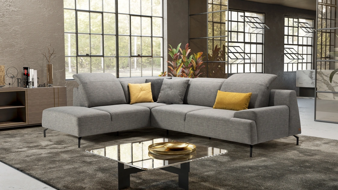 Divano angolare in tessuto con piedini in metallo Oslo di Kermes divani