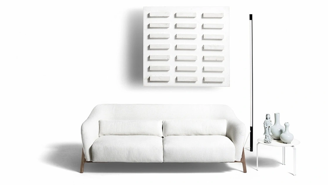 Divano lineare Pilotis di De Padova