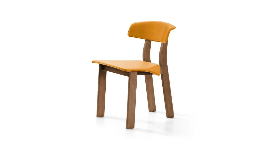 Sedia di design Back-Wing in pelle con struttura in legno massello di Cassina