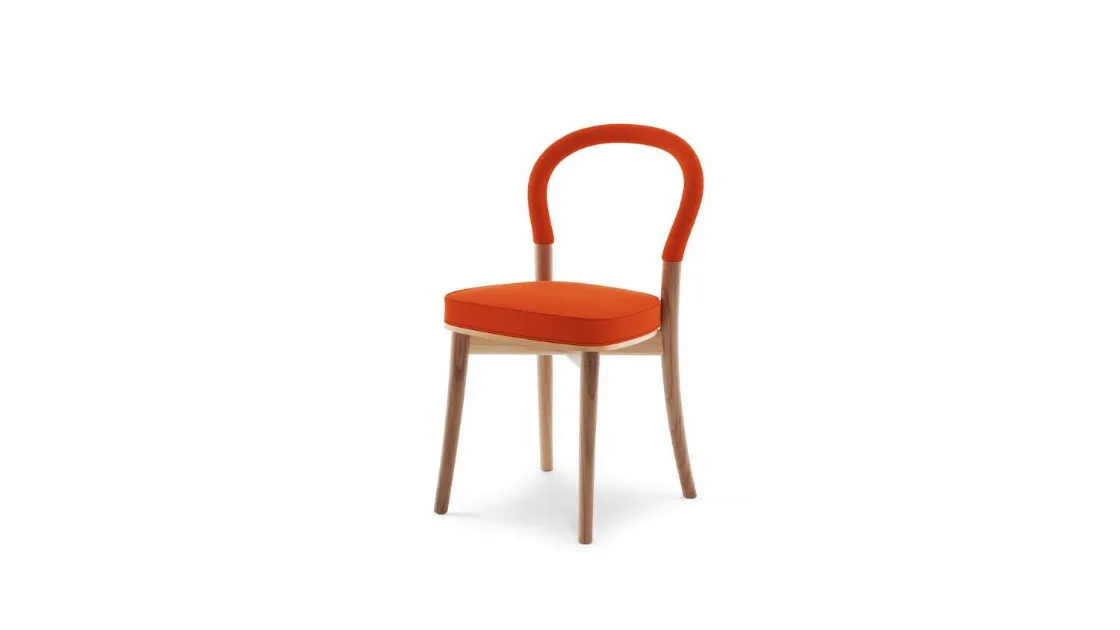 Sedia in tessuto imbottito con struttura in massello di frassino Göteborg di Cassina