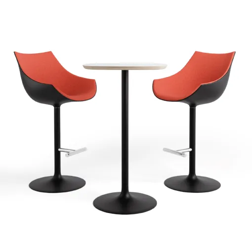 Sgabello Passion Stool con struttura girevole a tulipano in alluminio e seduta in tessuto di Cassina