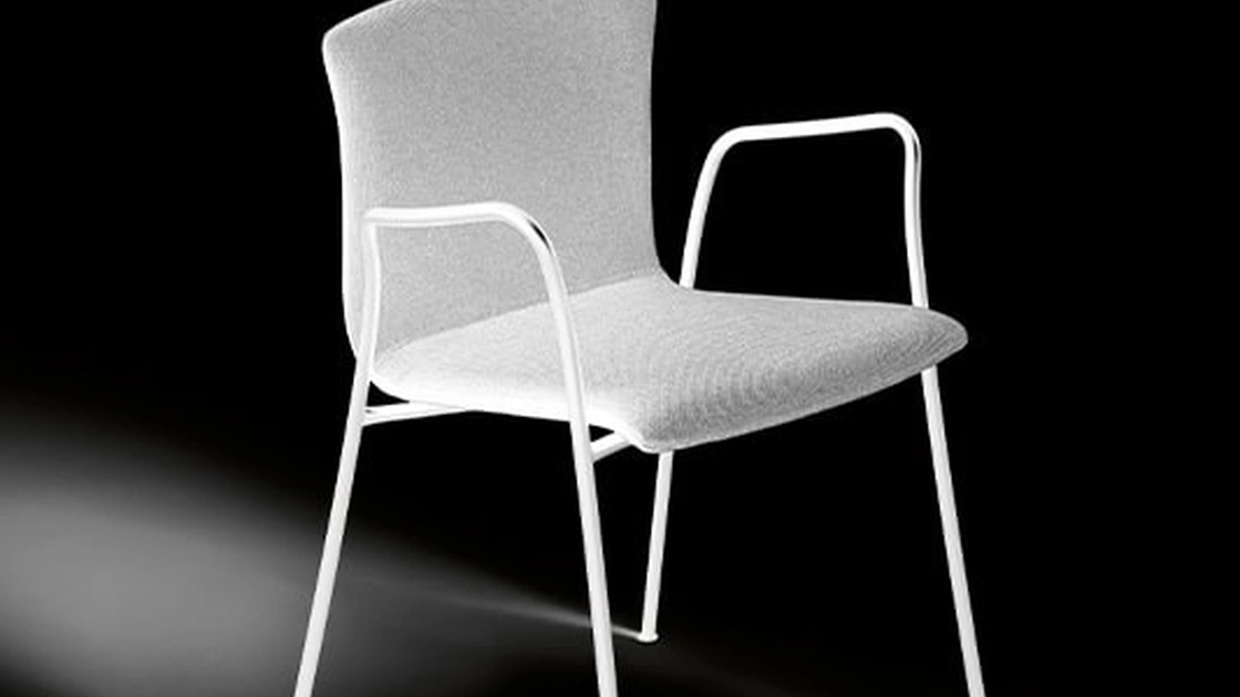 Sedia impilabile Cirene di De Padova