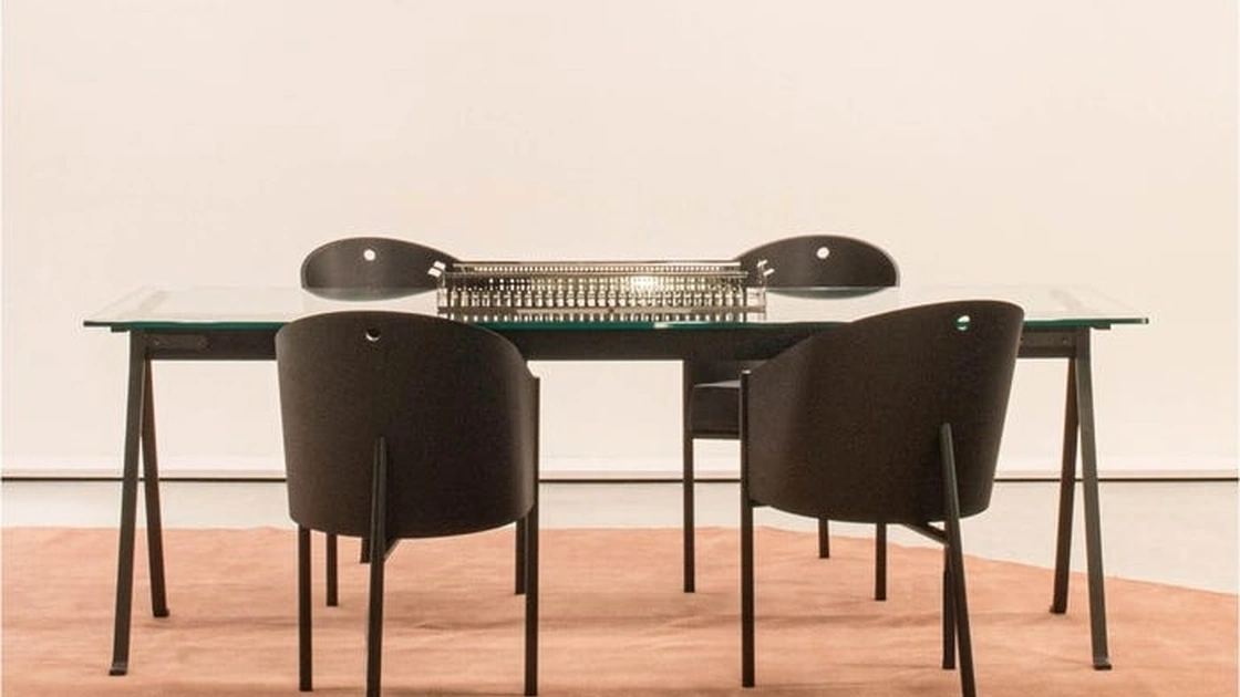 Sedia Costes in legno con seduta in pelle di Driade