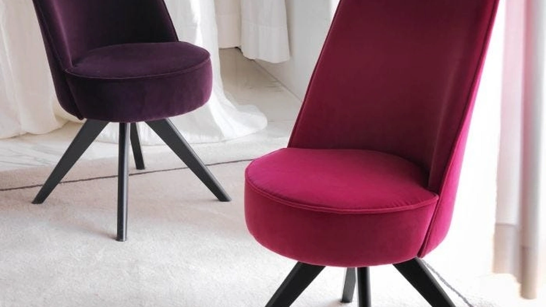 Sedia con struttura in legno di faggio e rivestimento in velluto S Marco di Driade