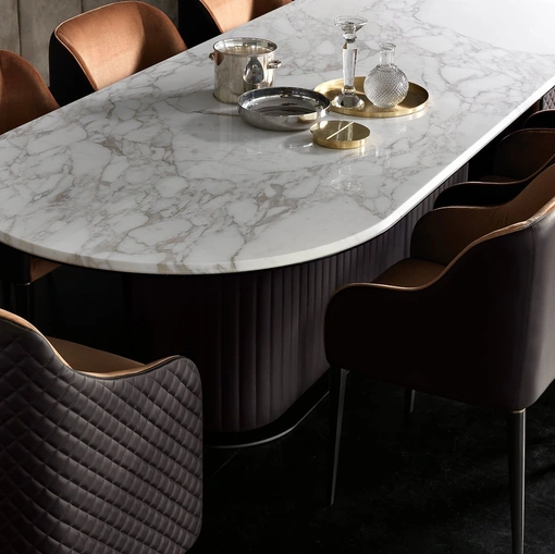 Sedia Julia in tessuto con schienale in pelle di Daytona Home