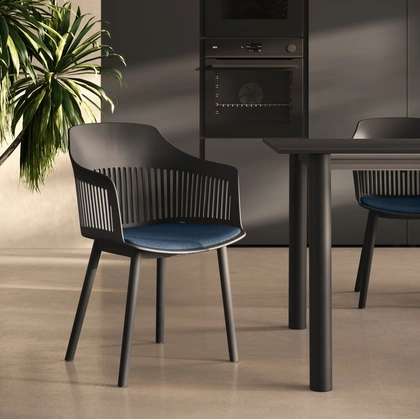 Sedia Laila con braccioli di Scavolini