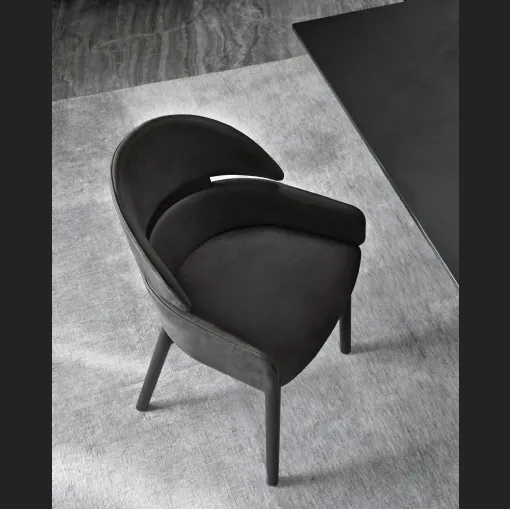 Sedia Lloyd rivestita in pelle con struttura in legno massello di Fiam