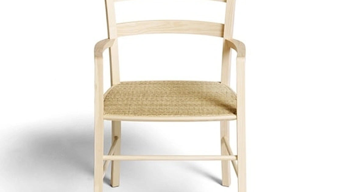 Sedia in massello di frassino M16 di De Padova