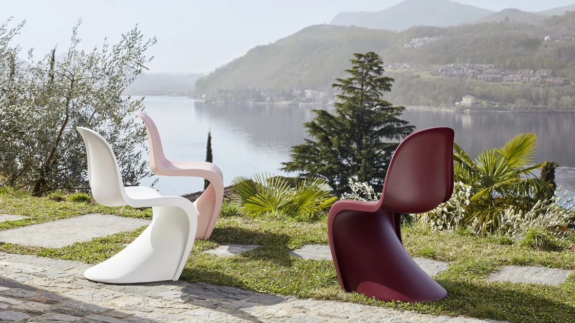 Sedia Panton Chair in polipropilene finitura laccato opaco di Vitra