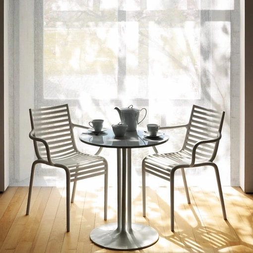 Sedia impilabile PIP-e in polipropilene di Driade