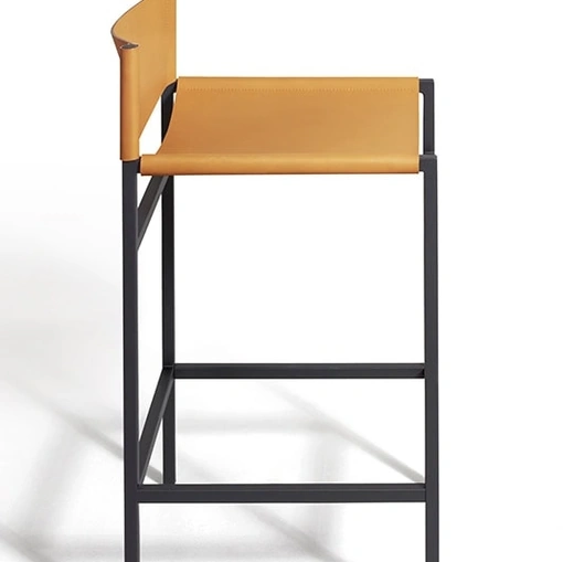 Sgabello in cuoio Rea di De Padova