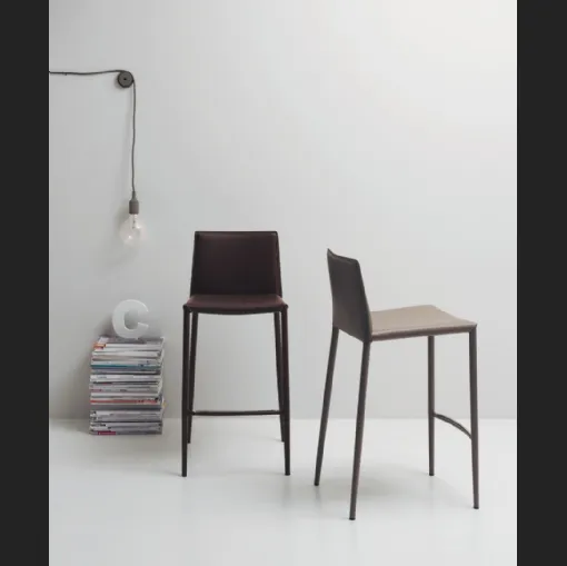 Sgabello Unique in cuoio rigenerato di Scavolini