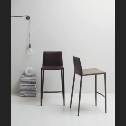Sgabello Unique in cuoio rigenerato di Scavolini
