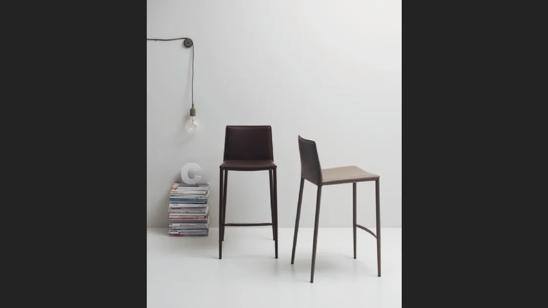Sgabello Unique in cuoio rigenerato di Scavolini