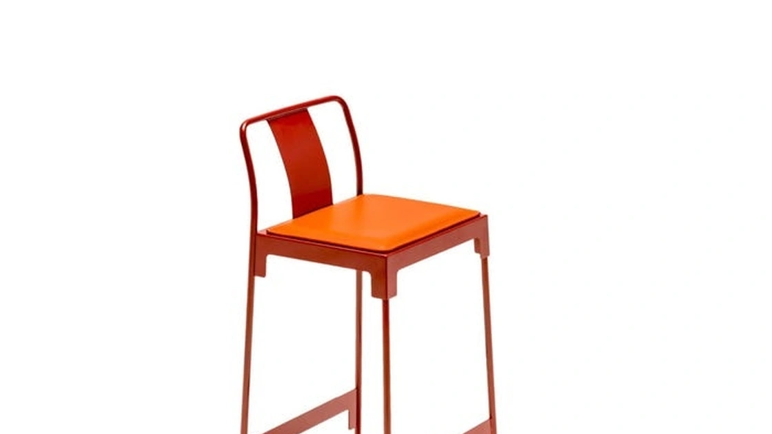 Sgabello Mingx in acciaio con seduta in cuoietto di Driade