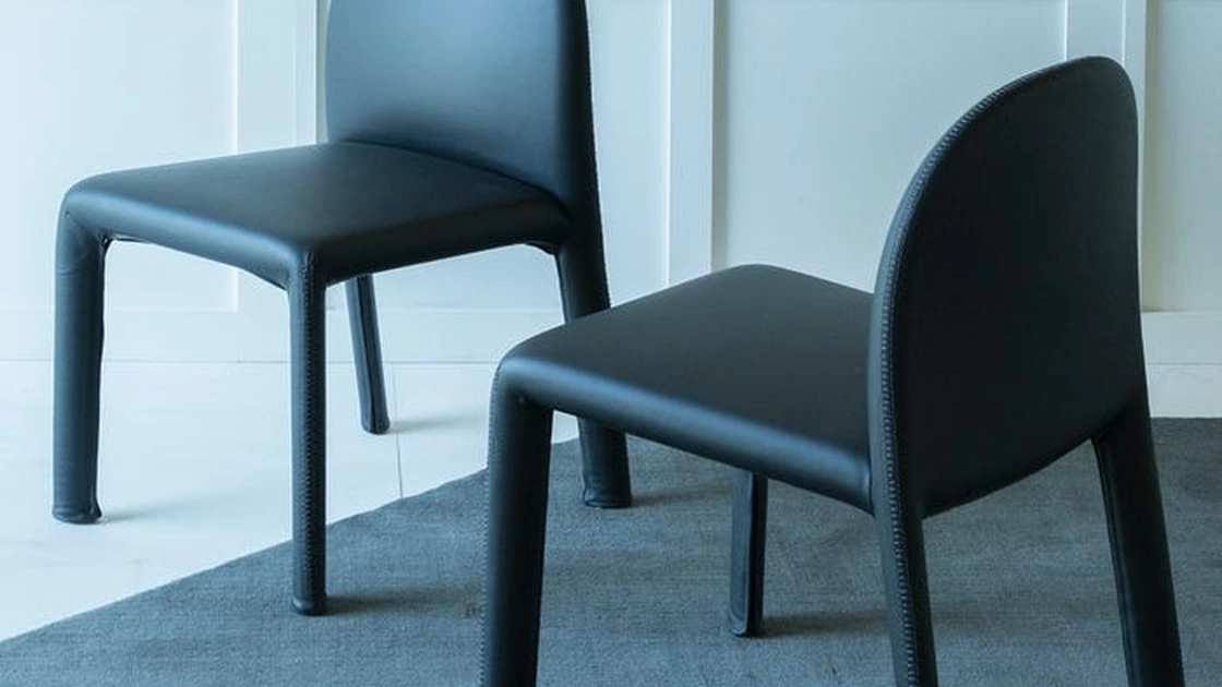 Sedia con rivestimento in pelle con cuciture decorative su gambe e schienale Soiree di Driade