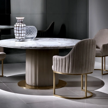 Tavolo Byron rotondo con piano in marmo di Daytona Home