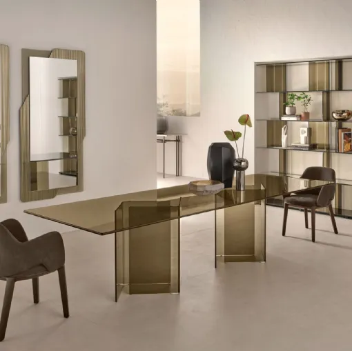 Tavolo Corner con top in vetro e basi in vetro curvato di Fiam