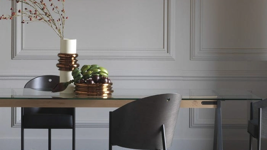 Tavolo Frate 50° con top in vetro e struttura in acciaio e legno di Driade