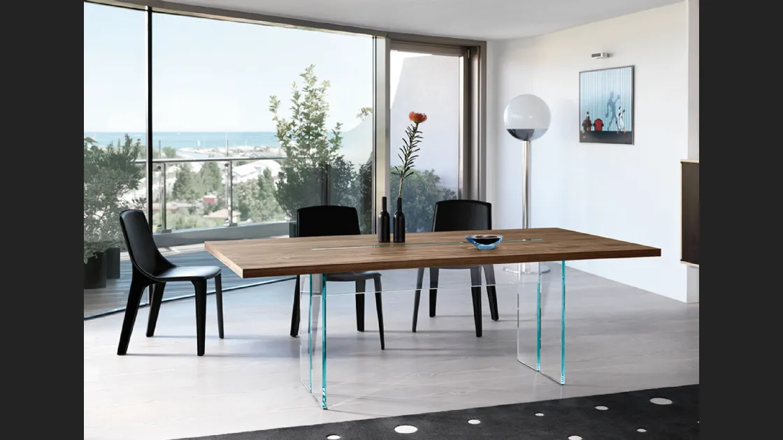 Tavolo LLT Wood con top in Rovere old e basi in vetro trasparente di Fiam