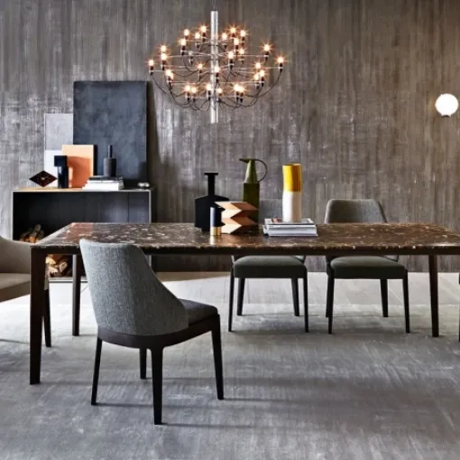 Tavolo allungabile Filigree con top in marmo Emperador Dark e base in Essenza Eucalipto di Molteni & C
