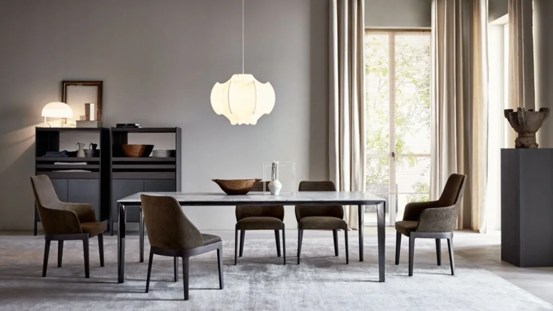 Tavolo allungabile Filigree con top in marmo di Carrara e base in Essenza Eucalipto di Molteni & C