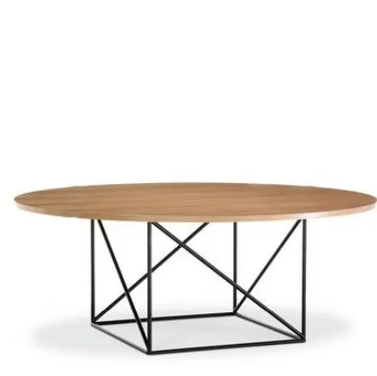 Tavolo LC15 Table de Conférence in legno di rovere massello con base in acciaio di Cassina