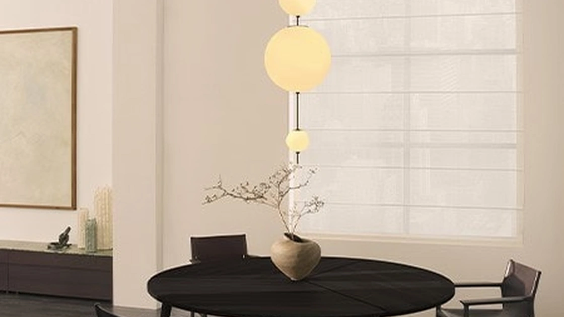 Tavolo Mawari in rovere tinto carbone di De Padova