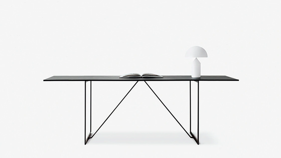 Tavolo RIG in legno impiallacciato di De Padova