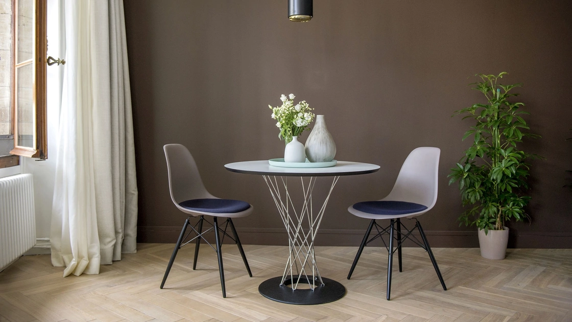 Tavolo rotondo Dining Table di Vitra