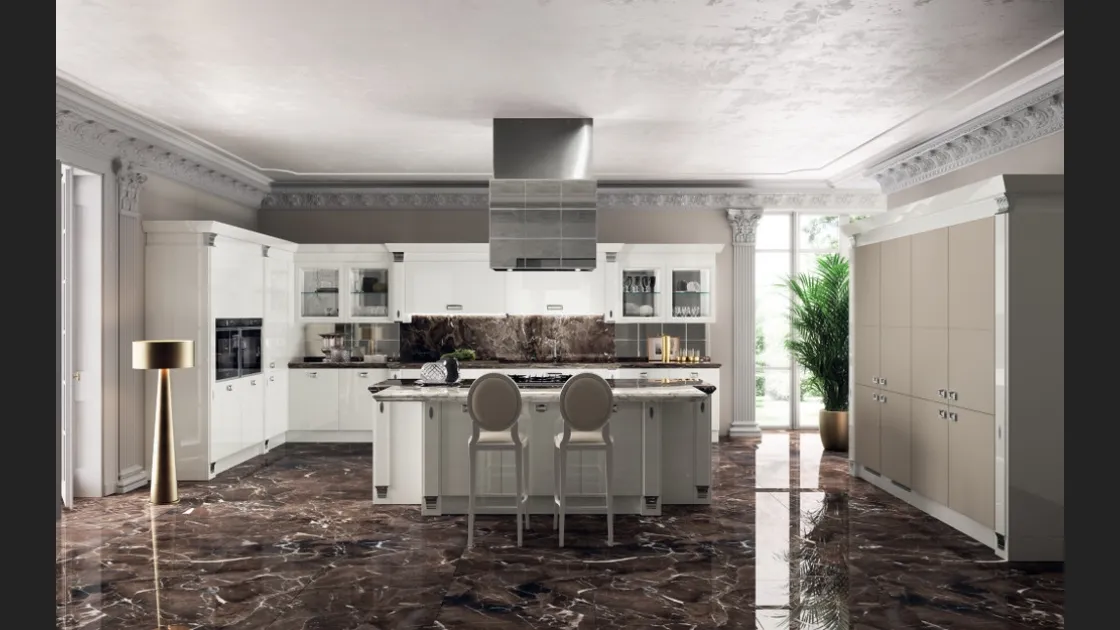 Cucina Classica Exclusiva 03 in laccato lucido Bianco e pelle di Scavolini