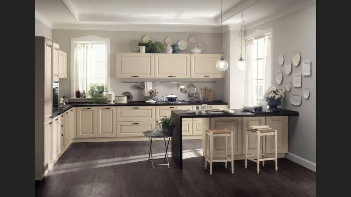 Cucina Classica con penisola Madeleine 06 Bianco Burro di Scavolini