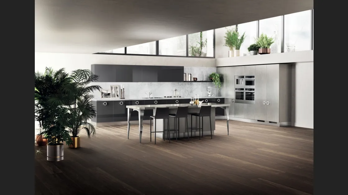 Cucina Classica Exclusiva 09 in laccato lucido Grigio Ferro di Scavolini