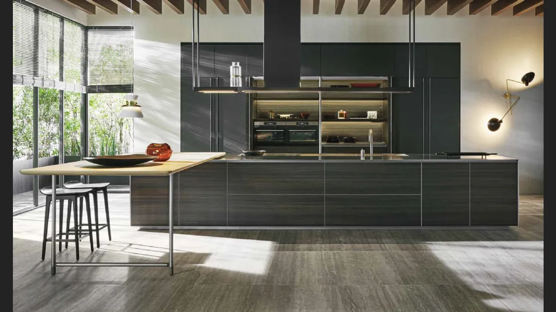 Cucina Design con isola Hi-Line 6 Frame Door in Eucalipto di Molteni & C
